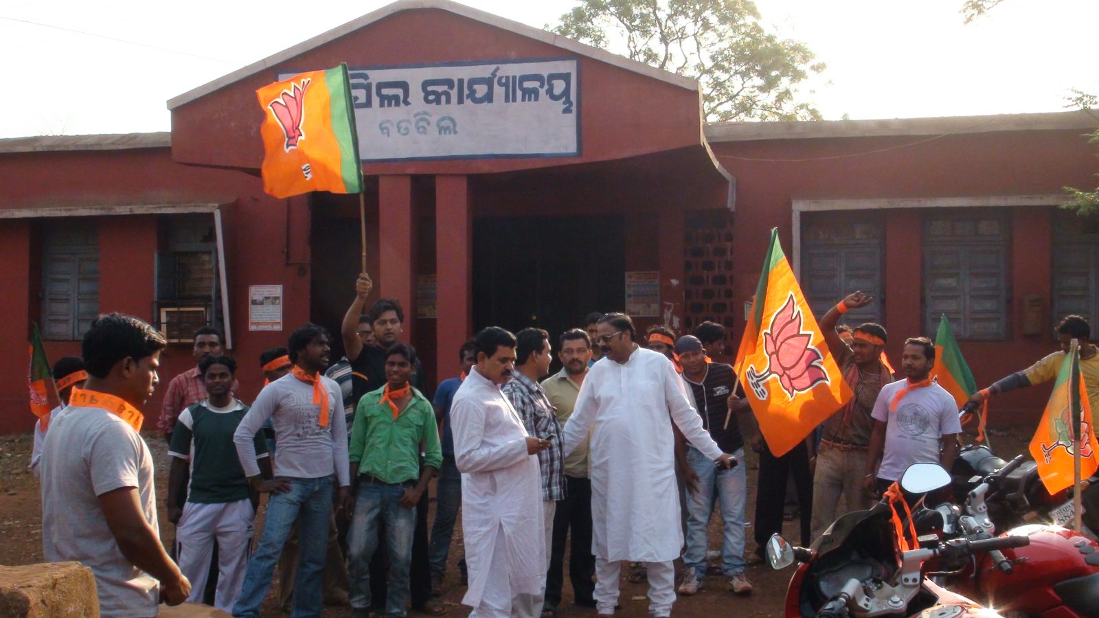 Barbil Tahasili office Gherao, dt. 3.4.12