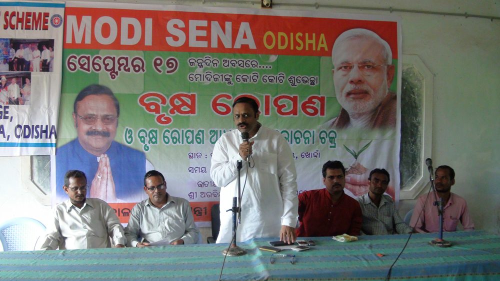 Chief Guest, Murali Sharma addresses to the students and faculty members of Kuhudi College, Khurda on the need of plantation.