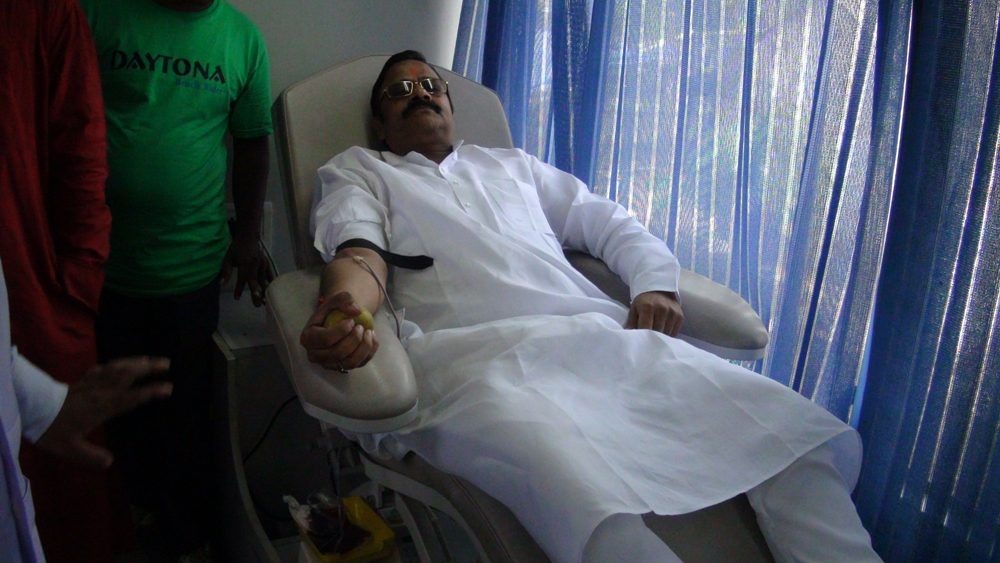 Coordinator, Murali Sharma donates blood at Modi Sena camp, BBSR on Modi Jayanti-2014