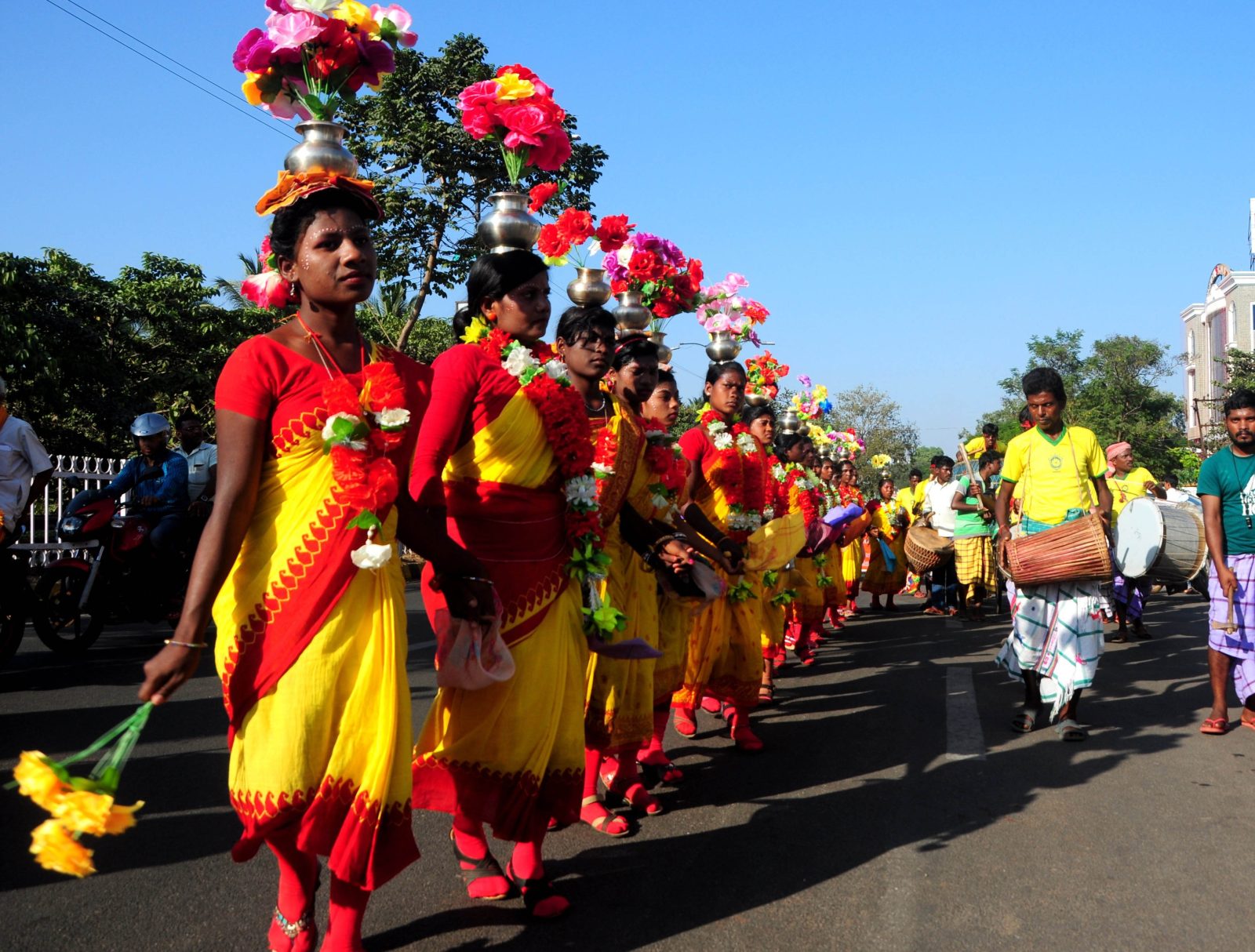 Kalas Yatra with gaiety during ‘Aagyaan Maala’ procession.jpg