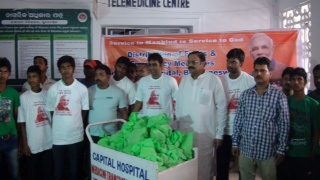 Murali Sharma & Modi Sena members distribute clothes & foods among patients in Capital Hospital, Bhubaneswar on Modi Jayanty.