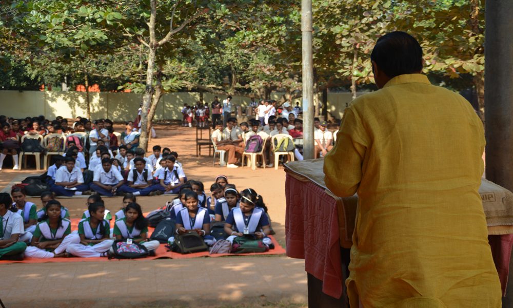 Murli addressing school guys at cluster level sports of IMCT at Bhubaneswar on Nov 17, 2016
