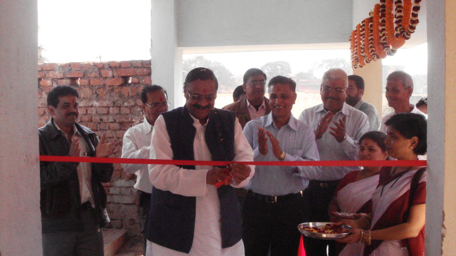 Murli cuts ribbon to inaugurate class rooms in Barbil School
