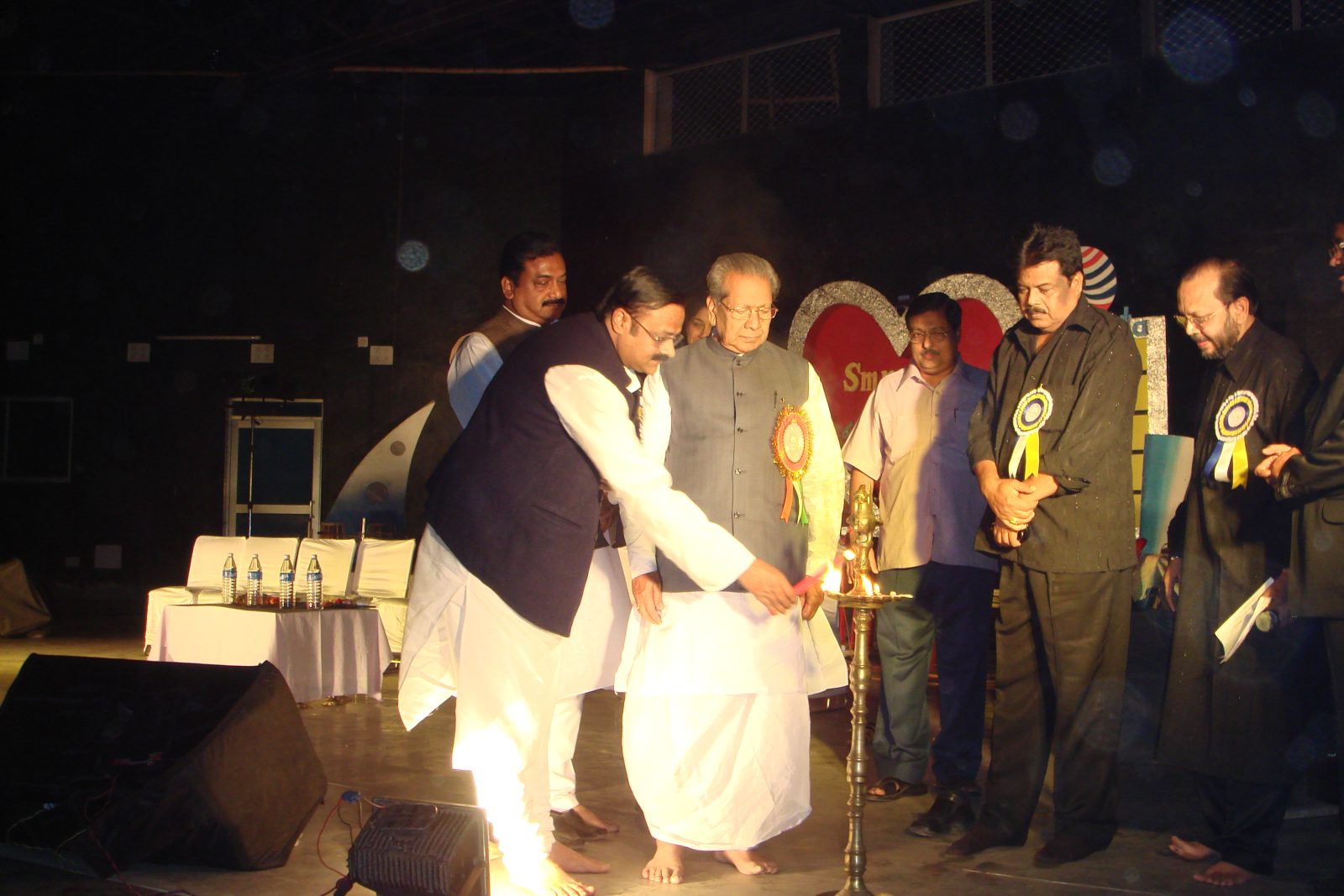 Murli lights the lamp of Soor Tarang at Ravindra Mandap on 29.7.2006