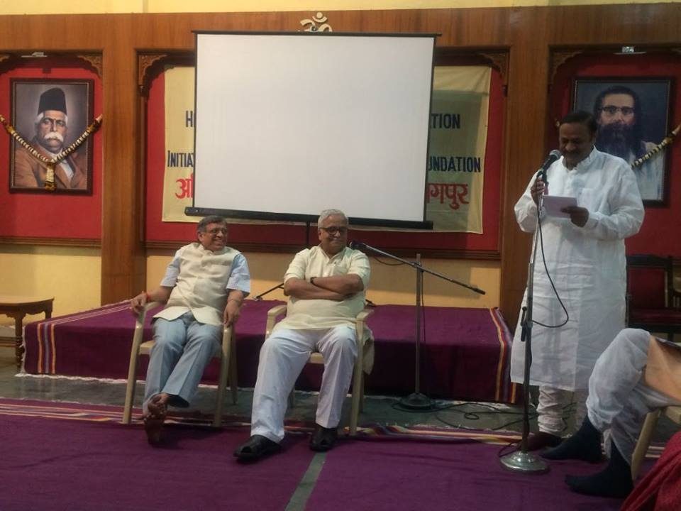 On Feb 25, 2016, Murli reporting on HSS Fair, BBSR at RSS Hqrs, Nagpur. Bhiyaa Joshi Ji & S Gurmurthy Ji sitting beside.