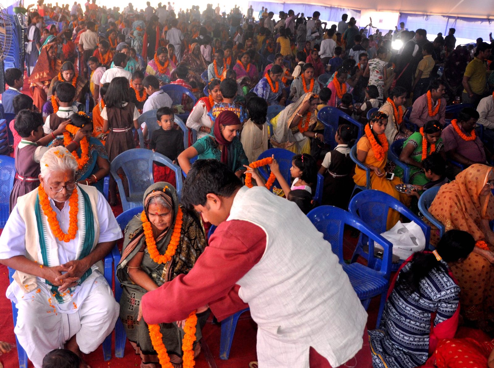 Parents & Grand Parents of 800 families were worshipped by their posterities in the ‘Matru-Pitru Pujan’ Programme at Hindu Spiritual and Service Fair.jpg