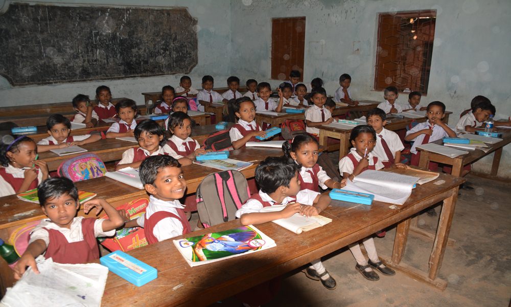 Participant little students in IMCT's cluster level art contest on Nov 17, 2016